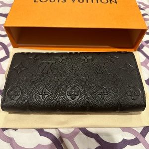 Louis Vuitton Sarah Wallet in pristine condition. Brand New!